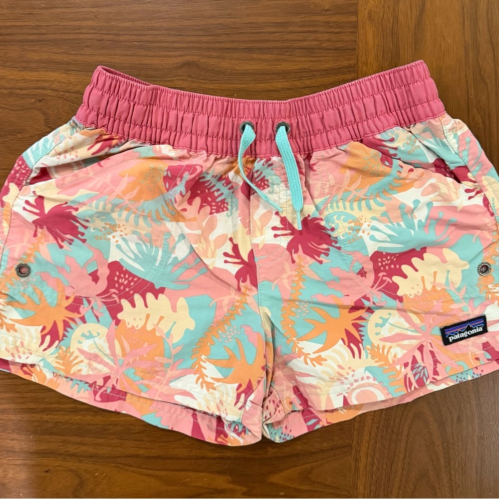 Patagonia Girl’s Size Large Pink Multi Print Lightweight Shorts